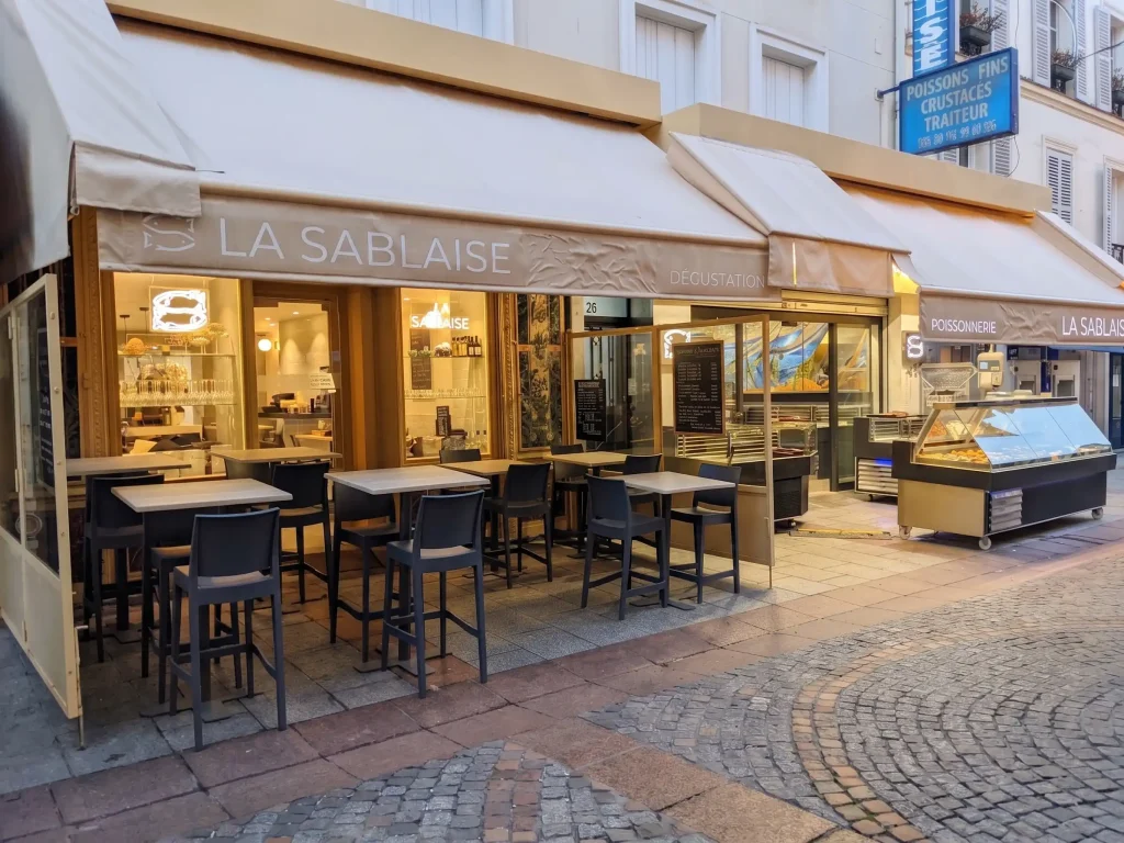 Poissonnerie et restaurant La Sablaise, aménagement complet
